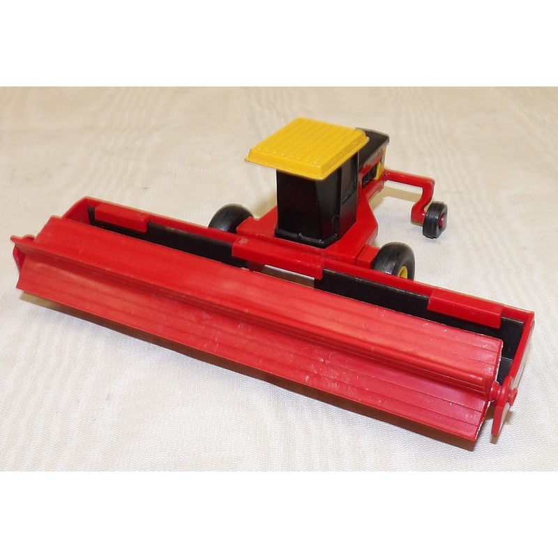 #366JLE 1/64 Versatile 4700 Swather – No Package, AS IS