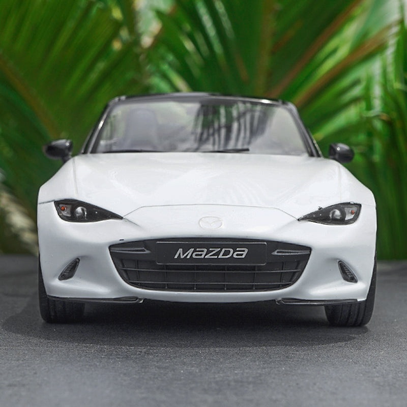 1:18 Triple9 MX5 MAZDA MX-5 2015 With removable soft top metal car model White