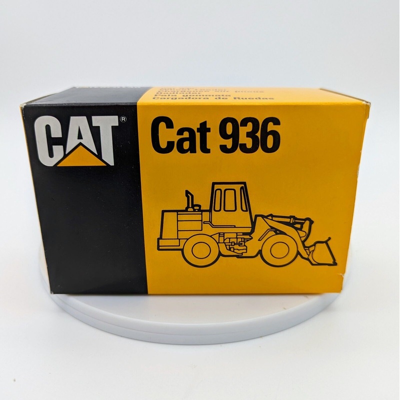 1/50 Conrad Diecast Cat 936 Loader