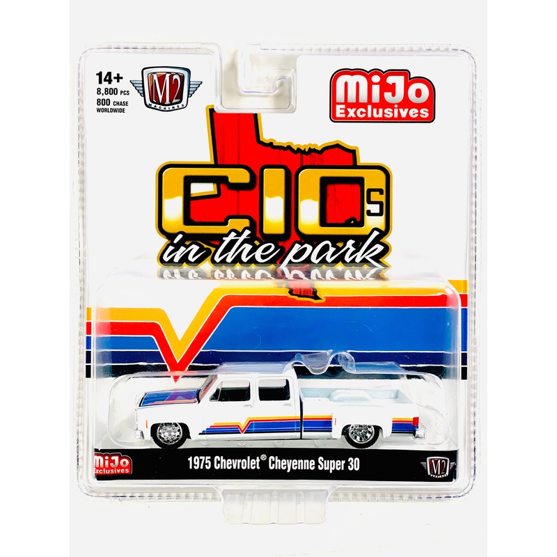 M2 Machines C10’s In The Park 1975 Chevrolet Cheyenne Super 30 Dually White