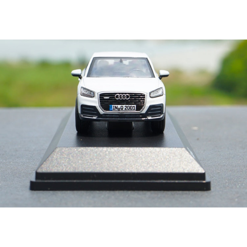 Original factory 1:43 AUDI Q2 high classic simulation alloy car model for gift, toys