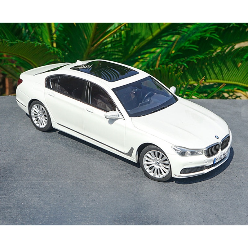 Original factory 1:18 BMW new T7 series Brand new 750Li/760Li Alloy Toy Metal classic toy models for gift, collection
