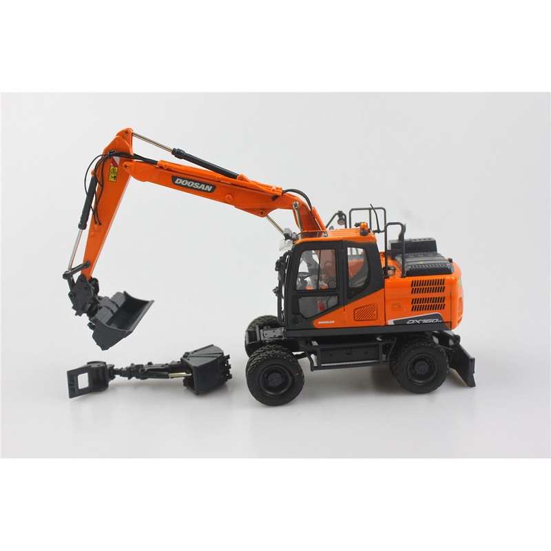 VERY RARE! UH8134 1:50 Doosan DX160W Wheeled Excavator Diecast Model