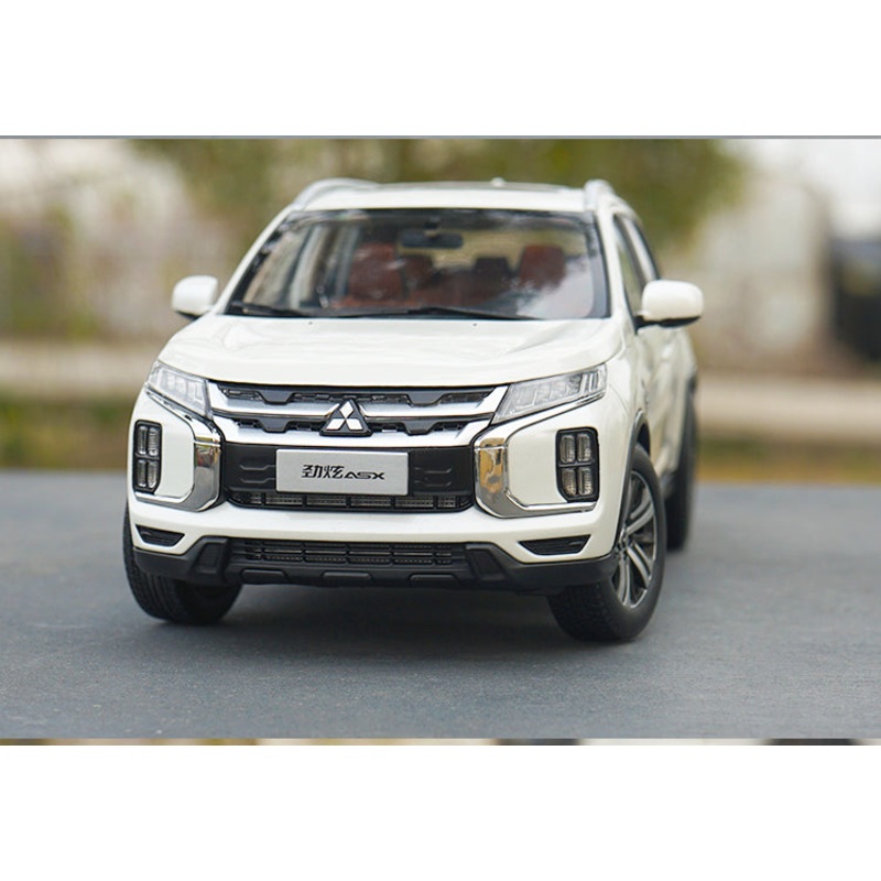 High simulation 1:18 Gac Mitsubishi Jin Dazzle ASX zinc alloy scale car model for collection White