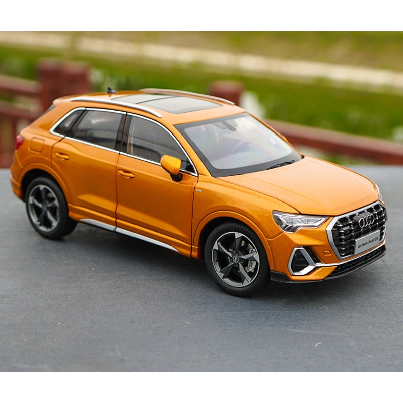1:18 Diecast All New AUDI Q3 2019 version metal SUV car model with small gift Orange
