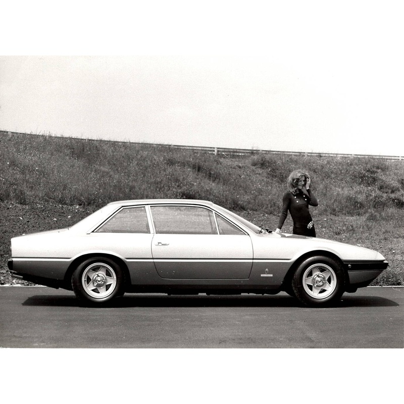 Ferrari 365 GT 2+2 – 2 Photo Set