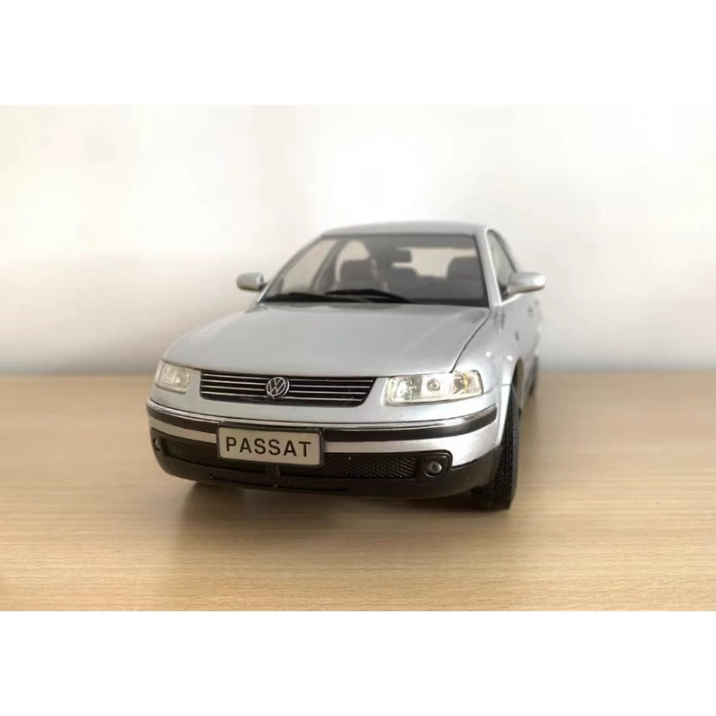 1:18 Volkswagen VW Passat B5 b5 diecast scale car model for collection