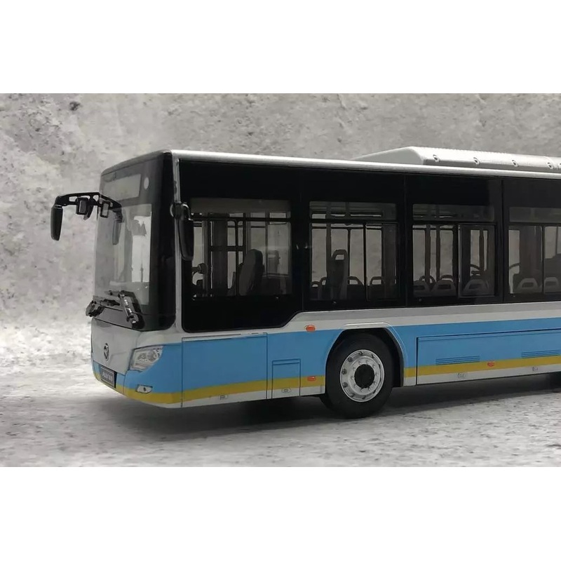 1:36 diecast Foton AVE BJ6123EVCA-25 bus model with small gift